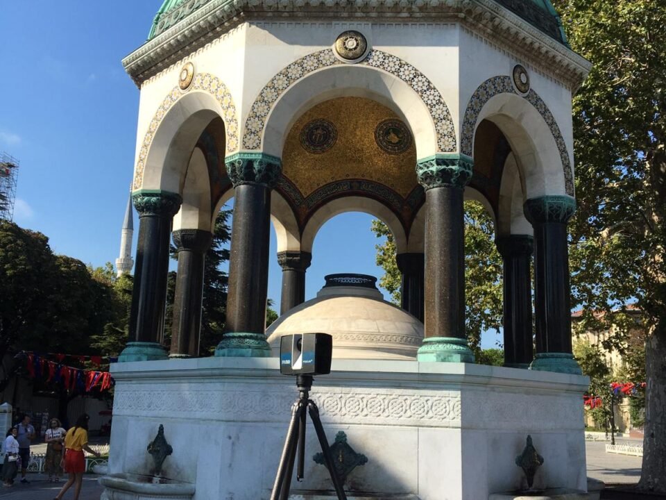 Datageomatic, Sultanahmet Alman Çeşmesi'nin 3 boyutlu modelini çıkardı. Yapay zeka destekli fotogrametri örneği.